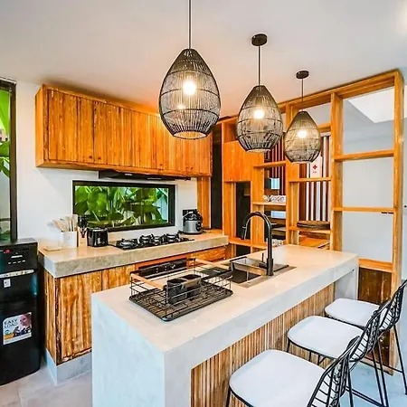 Tiny Villa Nyanyi - 2 Bedroom Architectural Villa 4 Mins To Beach